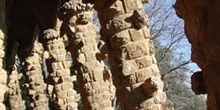 Columnas diagonales, Parque Güell, Barcelona