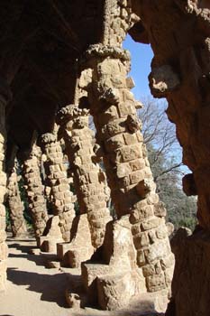 Columnas diagonales, Parque Güell, Barcelona