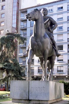 Monumento a Hernán Cortés - Cáceres