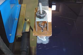 Sujeción de masa para equipo multifunción