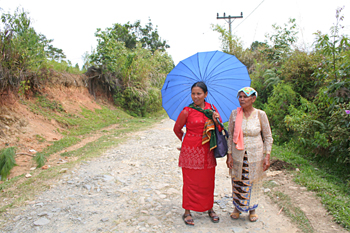 Vestidas para ir a misa, Batak, Sumatra, Indonesia