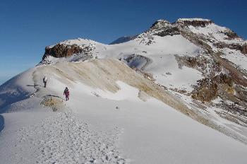 Cima del volcán Iztaccihuatl vista desde las rodillas