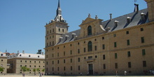 Vista lateral de fachada principal del Monasterio de El Escorial
