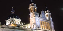 Vista nocturna de la Catedral de la Almudena, Madrid