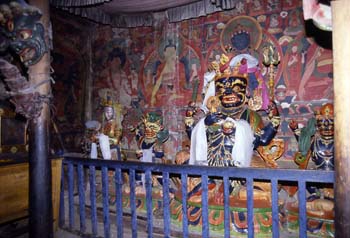 Imágenes en el gompa de Phyang, Ladakh, India