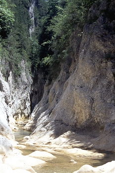 Garganta en el Barranco de Gorgas Negras, Huesca