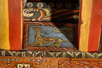 Detalle de pintura en alfarje. Perro sentado, Huesca