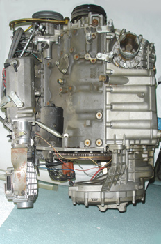 Grupo motopropulsor. Detalle carcasa de embrague y cambio de vel