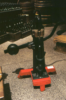 Encorchadora manual mediante palanca - Modelo Gloria, Museo de l