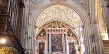 Altar, cúpulas y bóvedas de la Catedral cristiana