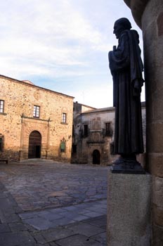 Escultura de San Pedro de Alcántara, de Pérez Comendador - Cácer