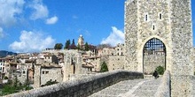Torre del puente fortificado de Besalú, Garrotxa, Gerona