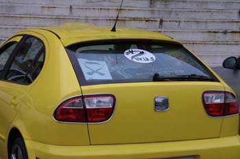 Lazo negro en un coche particular