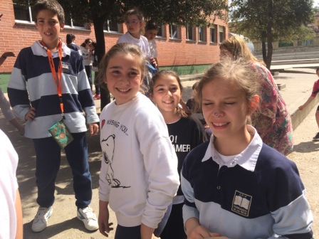 2017_04_21_JORNADAS EN TORNO AL LIBRO_TALLER PAPEL RECICLADO_5º Y 6º 30