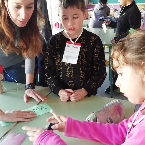 Talleres de chapas con iconos olímpicos, viseras y papiroflexia. 19