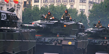 Tanques participando en un desfile militar en Madrid