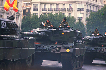 Tanques participando en un desfile militar en Madrid