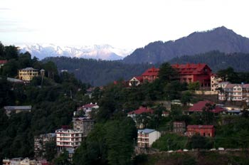 Shimla con el Himalaya al fondo