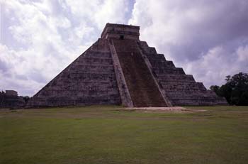 Cara oeste de El Castillo, Chichén Itzá, México