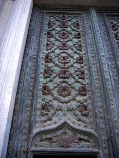 Herraje de puerta de la catedral de Vic, Barcelona, Cataluña