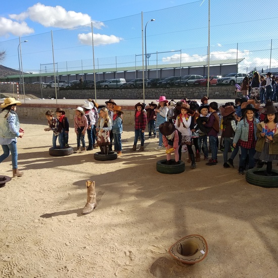 2º disfrutando con los juegos en el patio. 10