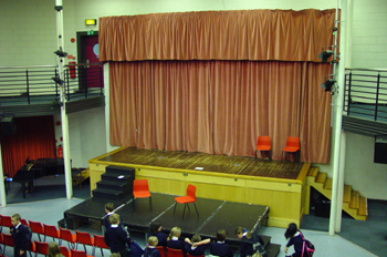 Escenario en el Salón de Actos