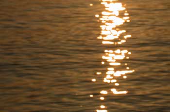 Reflejo solar sobre el mar