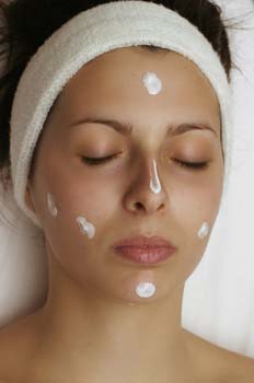 Limpieza facial: aplicación producto desmaquillante