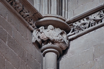 Catedral de Huesca. Capitel con arcangel