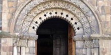 Puerta de la Iglesia de Santa Eulalia de Ujo, Mieres, Principado