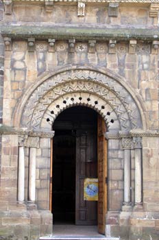 Puerta de la Iglesia de Santa Eulalia de Ujo, Mieres, Principado