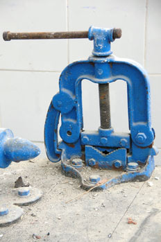 Mordaza de charnela o guillotina