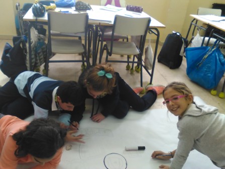 2016_12_Preparando decorados por Navidad_Sexto 2