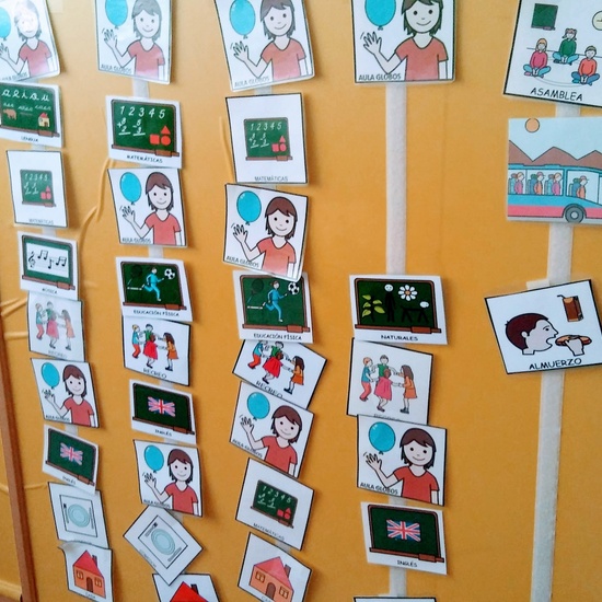 AULA GLOBOS - CEIP VÍCTOR PRADERA 11