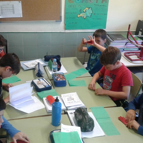 Día del libro. Escribimos nuestro libro, lo leemos a nuestros compis y regalamos una flor 3