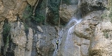 Aficionado al rappel en el Barranco de Otín, Huesca