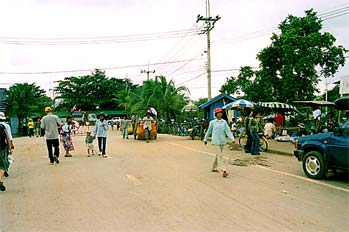 Gente transitando la frontera, Camboya