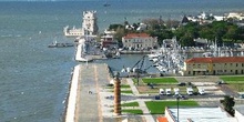 Vista de la Torre de Belén con el puerto, Lisboa, Portugal