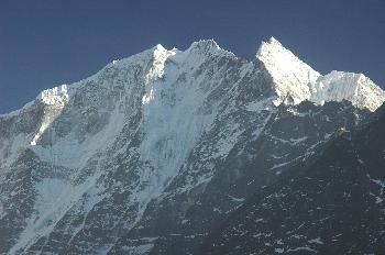 Acercamiento al Thamserku, visto desde Tengboche