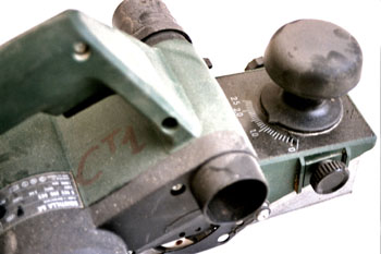 Ajuste del grueso de viruta en un cepillo