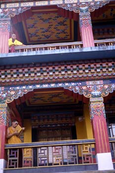 Monjes en el Monasterio de Rumtek, Sikkim, India