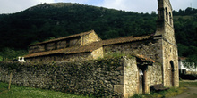 Vista de conjunto del cementerio de la iglesia de Santo Adriano,