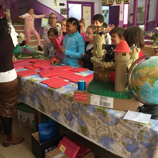Mercadillo de Libros, premiados, y exposición de trabajos. Día del Libro curso 18-19 2