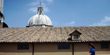 Vista de una de las cúpulas secundarias de la basílica de San Pe
