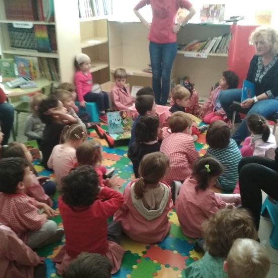 BIBLIOTECA LLENA DE SUEÑOS (1)