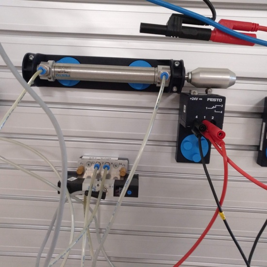 Cilindro de doble efecto A