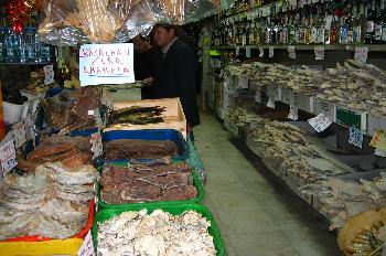 Tienda de bacalao en la Rua do Arsenal, Lisboa, Portugal
