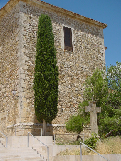 Iglesia y cruz en Valdarecete