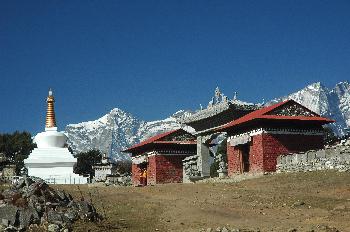 Puerta de entrada al monasterio de Tengboche