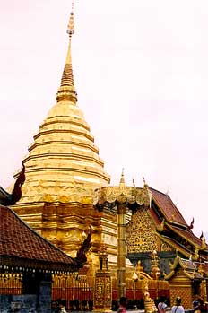Complejo religioso totalmente dorado, Chiang Mai, Tailandia